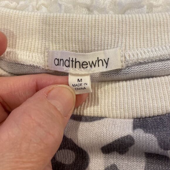 Andthewhy Animal Print Sweatshirt Size M  - Picture 2 of 4